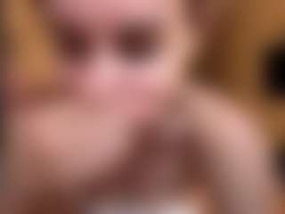 Live cam show with AlisiaRoutzen - Oil on ObeyMaria