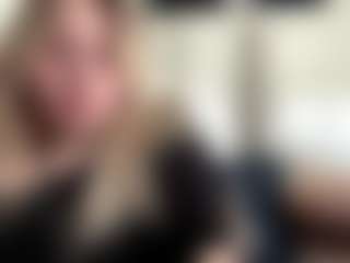 Live cam show with FreddaChase - Control on livesuperchat.net