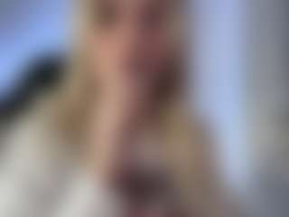 Live cam show with FreddaChase - Blonde Hair Petite on Camsoda