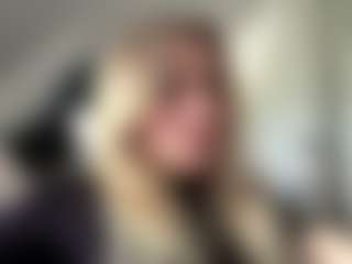 Live cam show with FreddaChase - Blonde Hair College on Gym Cam Girls