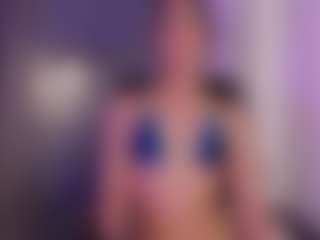 Live cam show with Mialarouse - New Teen (18+) on xxxlivecams.org