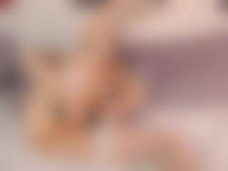 MiaThaine's Live Sex Cam Show