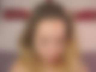 MiaThaine's Live Sex Cam Show