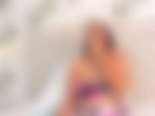 Live cam show with Mia Thompson - Thick on Camsoda
