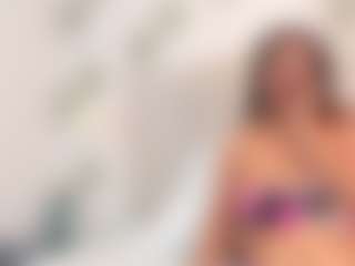 Live cam show with Mia Thompson - Thick on Camsoda