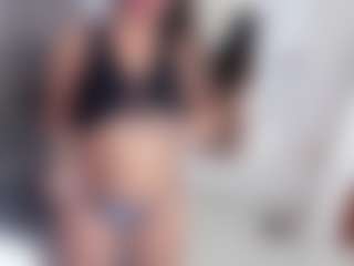 Live cam show with Mia Thompson - Upskirt on Camsoda