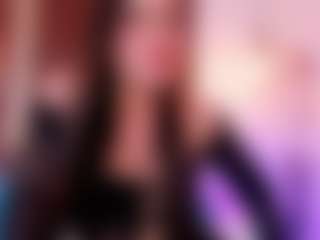 Live cam show with VictoriaaCruz - Brown Hair on Mixed Magazine Live