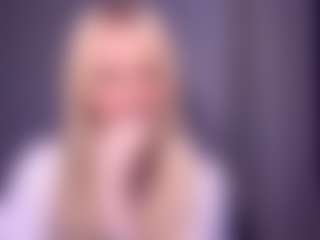 Live cam show with SavannaScallion - Skinny on TeamSkeetLive