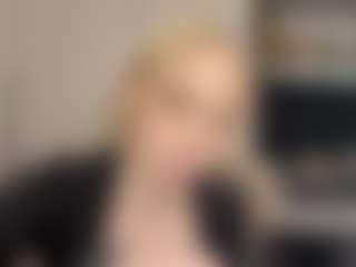 Live cam show with Emma - Blue Eyes on livesuperchat.net