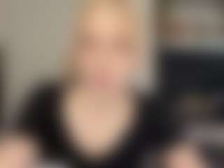 Live cam show with Emma - Blonde Hair on Camsoda