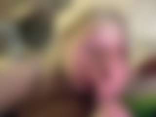 Live cam show with Emma - Petite Teen (18+) on Camsoda