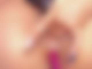 Live cam show with CarolineeM - Nipple Piercings on Pornisteam.com