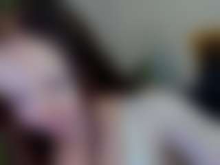 Live cam show with EmilyStevart - Girlnextdoor on CamClone