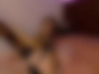 RonaRichi MILF webcam performer live streaming