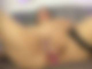 roxanne4u's Live Sex Cam Show