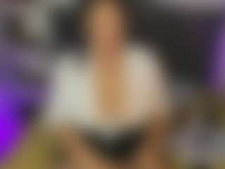 Live cam show with roxanne4u - Oil on intimatelivegirls.com