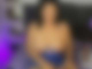 roxanne4u's Live Sex Cam Show