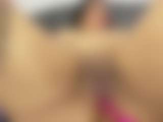 roxanne4u's Live Sex Cam Show