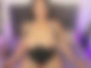 roxanne4u's Live Sex Cam Show
