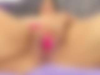 roxanne4u's Live Sex Cam Show