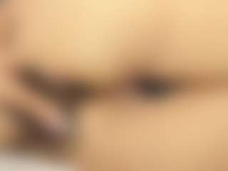 roxanne4u's Live Sex Cam Show