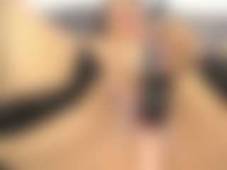roxanne4u's Live Sex Cam Show