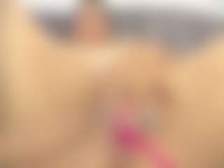 roxanne4u's Live Sex Cam Show