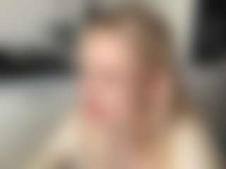 Live cam show with SantanaAveritte - Facial on Cam Slut