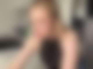 Live cam show with SantanaAveritte - Facial on CamClone