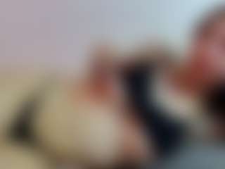 Live cam show with KristenMeloche - Average on studioflirtlive.com
