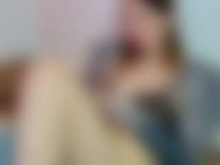 Live cam show with KristenMeloche - Average on Milfs Live