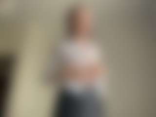 Live cam show with Lea - Smoking on Gym Cam Girls