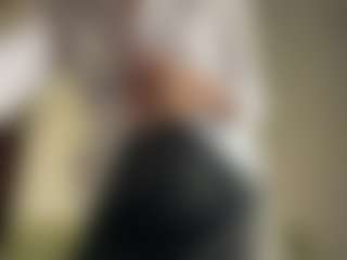 Live cam show with Lea - Public Brown Hair on Stripli.com