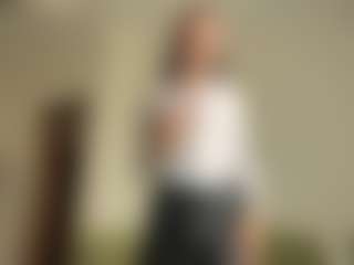 Live cam show with Lea - Brown Hair Petite on TottyGirls