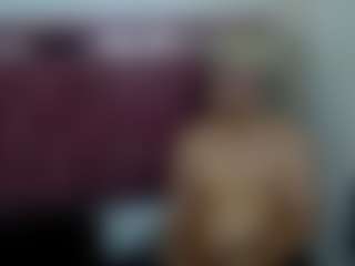 Spettacolo in cam dal vivo con ZeusTrys - Anal Toys su Camsoda