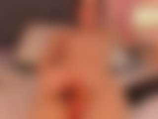 Live cam show with Auroraa-Smith - Cumshot on WildCum