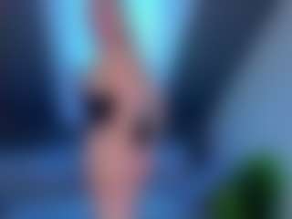 Live cam show with Lillit-Fabia - Public MILF on Camsoda