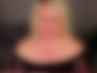 Live cam show with Lillit-Fabia - Teasing on Uber Horny