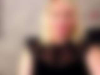 Live cam show with Lillit-Fabia - Blonde Hair Middle Aged on Camming Site