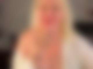 Live cam show with Lillit-Fabia - Blonde Hair Middle Aged on Camsoda