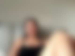 Live cam show with AveryHubric - Ass Clapping on Camsoda