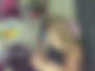 Live cam show with Eda-Viks - Small Ass on StripNow