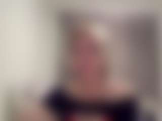 Live cam show with ChristiniaReburn - Facial on Uber Horny