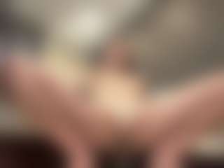 Live cam show with LorenGliues - Shower on Soda Cam