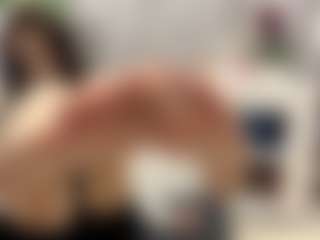 Bella's Live Sex Cam Show