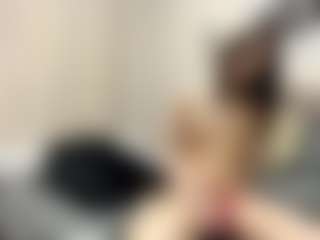 Live cam show with Bella - Shaved on CamSodaAdn