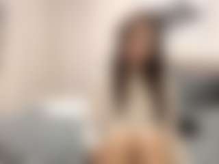 Live cam show with Bella - Belly on luckytryst.com