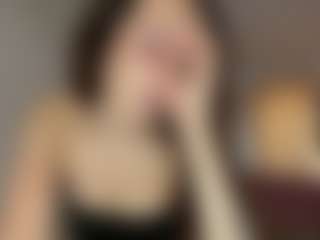 Live cam show with Amelia - College Latina on Camsoda