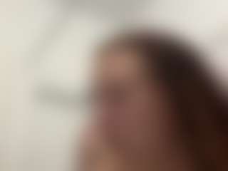 Lolopapii28's Live Sex Cam Show