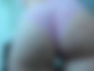 Live cam show with Mia - Moaning on SxyPornLive